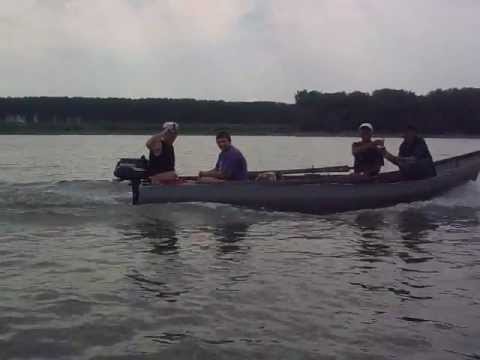 Lăutari la pescuit pe Dunăre la Giurgeni.mp4