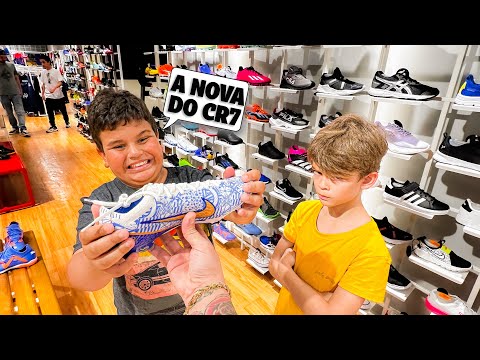 O Menino Pobre Ficou Feliz Com a Chuteira Do Cristiano Ronaldo 2023