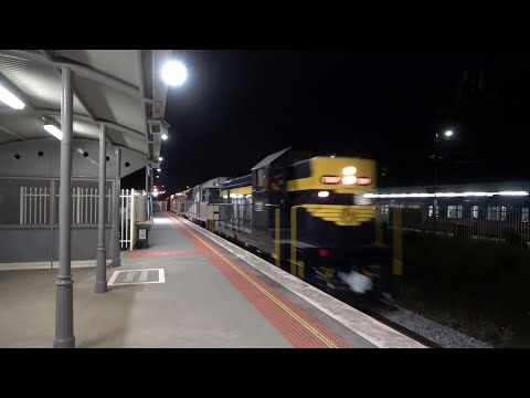 TRAINS AFTER DARK at  Broadmeadows Railway Station  - Australian Trains