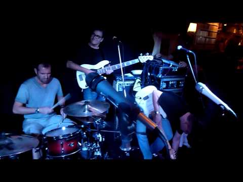 Superstrut@Cafe a Gogo -