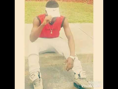 DjSauceItUhp - Pleasee Stay Ft Tre