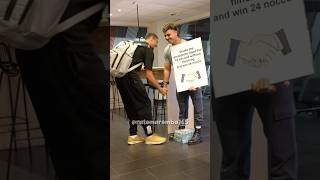 O aperto de mão desse cara pode ser o mais forte do mundo…🤯