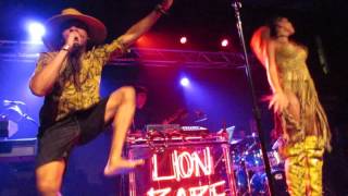 Lion Babe and KAMAU - &quot;Jusfayu&quot; (Live in Boston)
