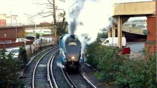 preview picture of video 'Bath Spa Express, 4492 Dominion of New Zealand, Poole Nov 30th 2011'