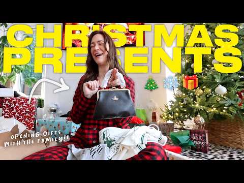 OPENING CHRISTMAS PRESENTS!!  + What I Got / Gave for Christmas! 🎄🎁 Vlogmas Day 24 and 25