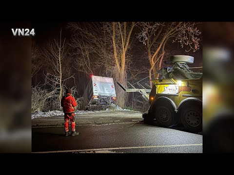 VN24 - Truck drives 20 meters down a slope into a brook