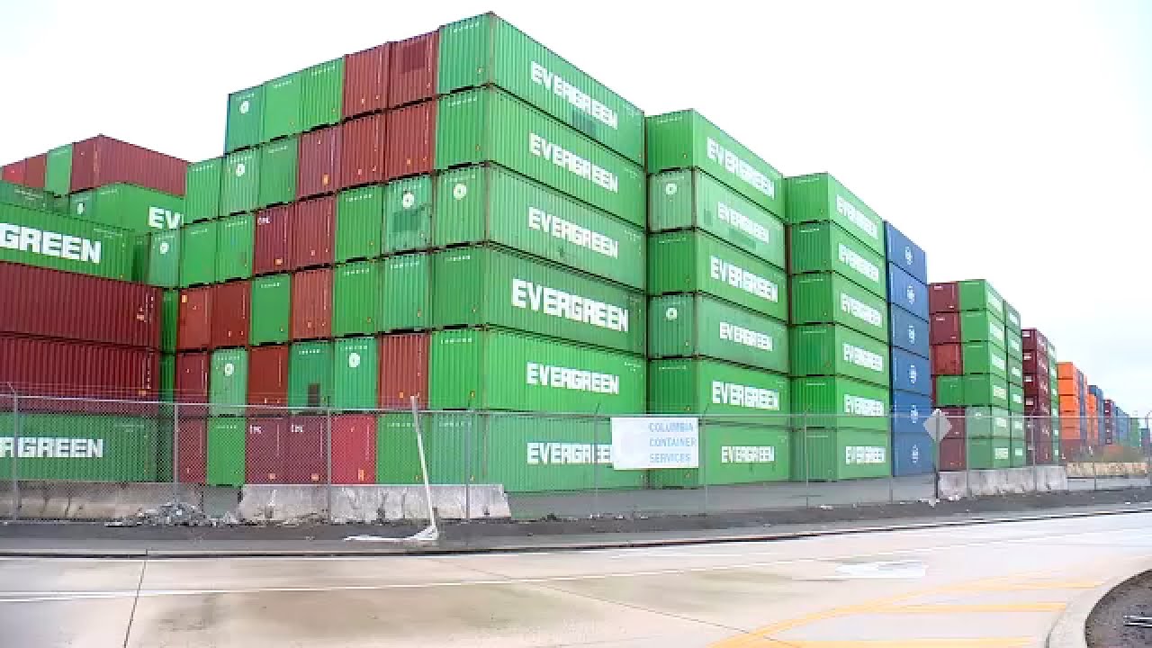 Port workers on the verge of strike