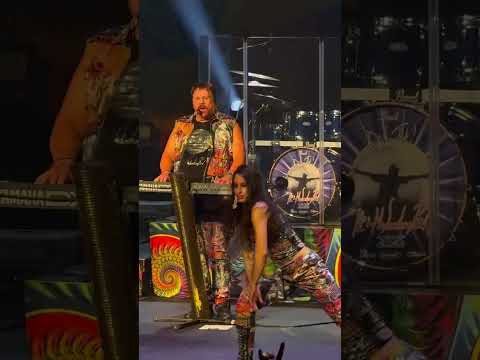 Get Down Tonight - KC and the Sunshine ☀️ Band Live at The Moore Theater in Seattle, WA 8/21/2025