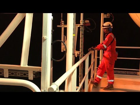Working 7 days straight: dream job on the oil rig?