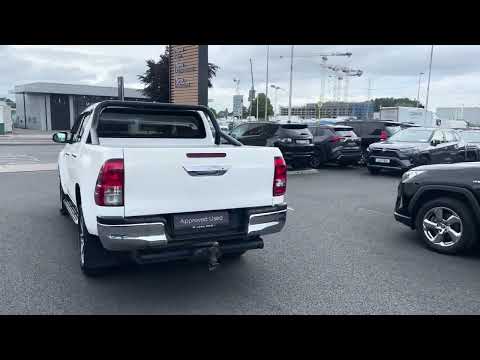 Toyota Hilux 2.4 Invincible 4WD + Vat - Image 2