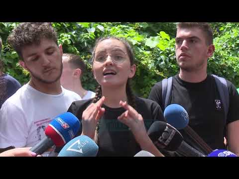 “Pyetje abstrakte”/ Maturantët në protestë, paralajmërojnë bojkot - News, Lajme - Vizion Plus