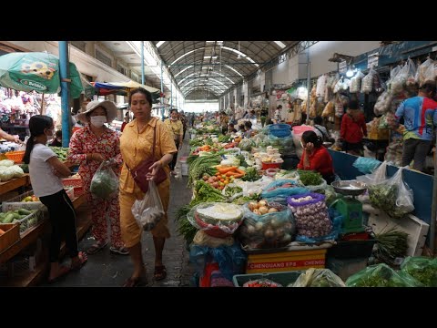 Many Different Food Type @Boeng Trabek Plaza - Morning Activities of Vendors Selling Food in Town