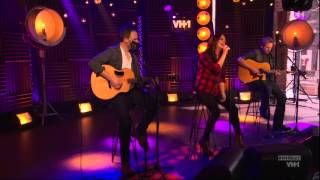 Sara Evans sings &quot;Slow Me Down&quot; acoustic 3/12/14