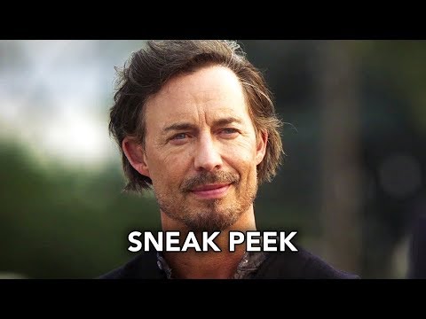 The Flash 5x04 Sneak Peek "News Flash" (HD) Season 5 Episode 4 Sneak Peek