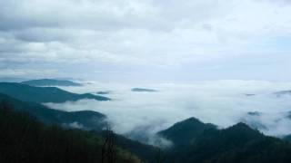 preview picture of video 'Time Lapse - A Sea of Fog in the valley below the Blue Ridge Parkway'