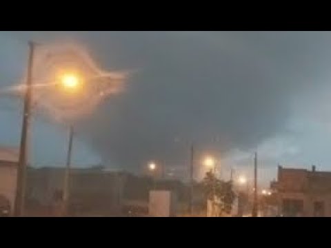 Moradores registraram tornado 'landspout' em Teodoro Sampaio no interior de São Paulo 
