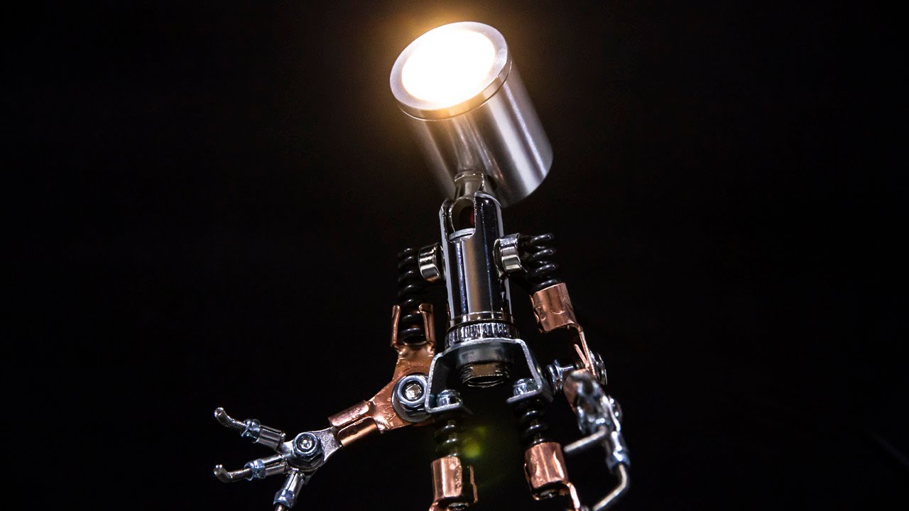 78Pcs DIY Metal Mechanical Mini Night Light Lamp Man Assembly Model Kit !! 　金属パーツから構成された可愛いロボットです。