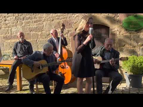 Ménilmontant  -  A Little Bit Swing