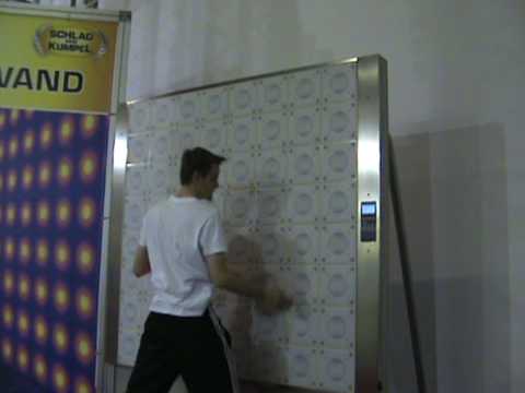 Schlag den Kumpel Reaktionswand - Peter