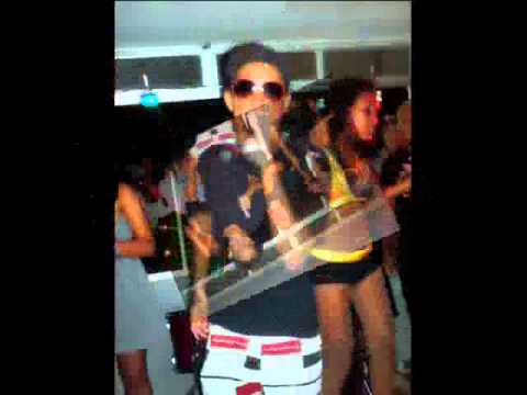 MC LEANDRINHO E LOUCO VENENO -  FADA PROMETIDA.wmv