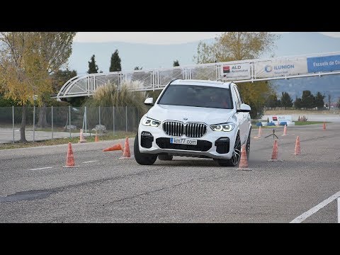 BMW X5 2019 – Maniobra de esquiva (moose test) y eslalon | km77.com