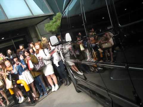 SNSD Hyoyeon's Arrival at KBS Music Bank (032814)