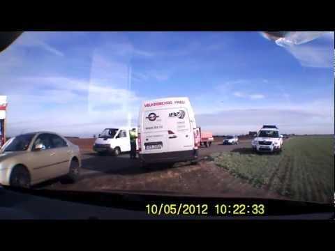 Dopravní nehoda u Horoměřic + objízdná trasa po poli