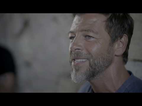 Videoclip de Les gens (Version acoustique) — Christophe Maé