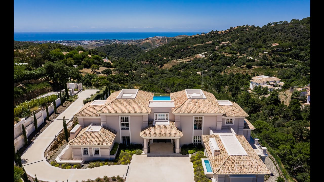 Elegant and luxurious villa for sale in La Zagaleta with panoramic sea views