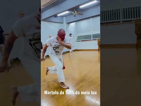 Martelo da finta da meia lua.