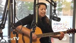 Manuela plays "Circling Numbers" at the ShineFM studios