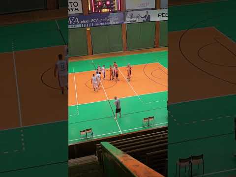 finał meczu pucharowego w Częstochowie UKS  MOSM BYTOM - KS  POGOŃ RUDA ŚLĄSKA