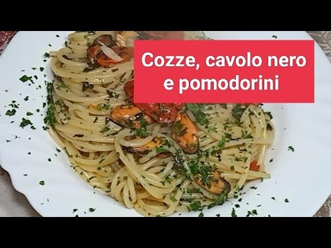 Spaghetti con cavolo nero, pomodorini e cozze