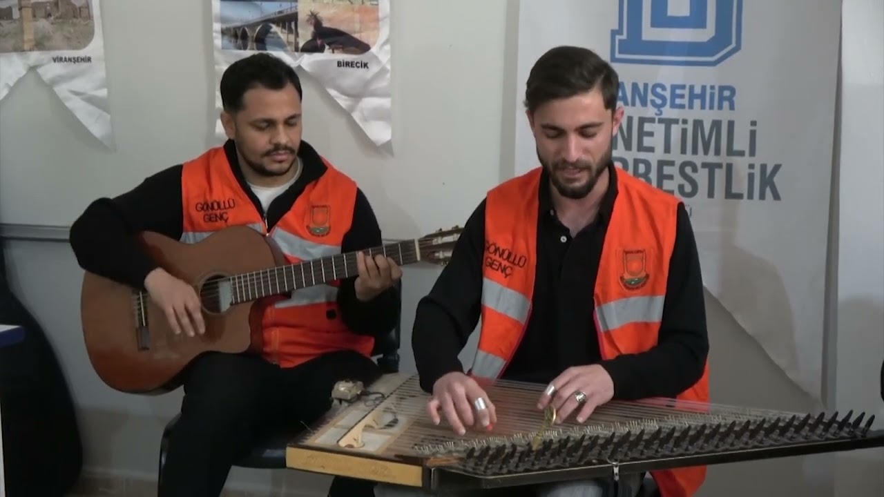 ŞANLIURFA’DA DENETİMLİ SERBESTLİK KAPSAMINDAKİ VATANDAŞLAR VE SAĞLIK ÇALIŞANLARINA MİNİ KONSER