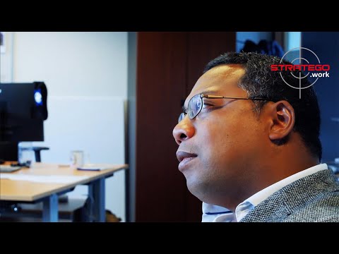 Andrea Lapère van Stratego in gesprek met Alfred van der Klis