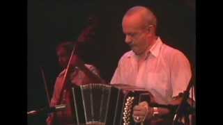 Download lagu Astor Piazzolla 'Tristezas De Un Doble A' [Full Version]. mp3