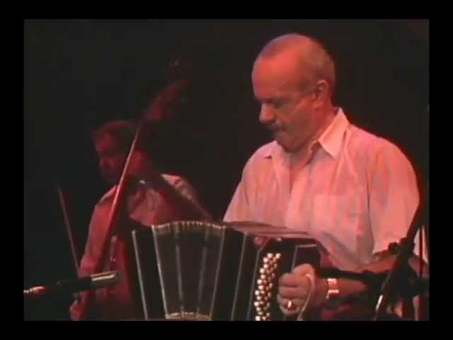 Astor Piazzolla  Tristezas De Un Doble A  [Full Version].