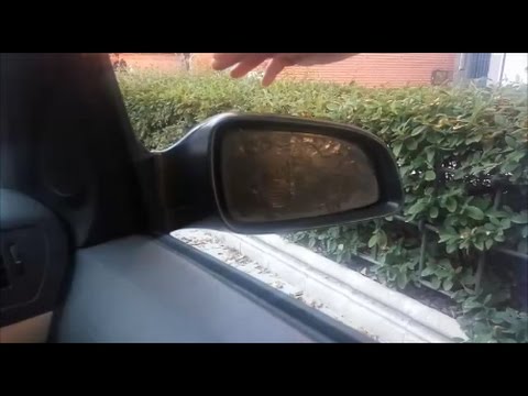 Espejo retrovisor del auto