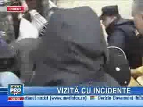 Doua ziariste la un pas de a se ineca langa Basescu