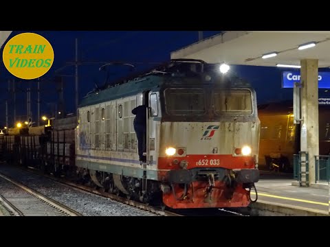 Tigre E652.033 col Merci del Ferro: Partenza in notturna da Cancello