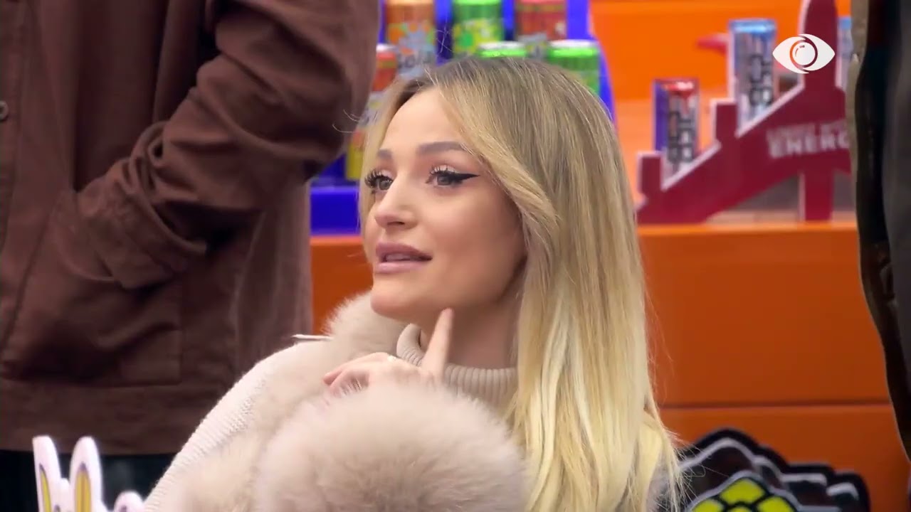 Miri donte gjëra të tjera nga ty/ Rogerti-Selinës: Pse nuk i jep një puthje