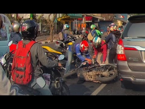 Tabrakan motor - Jum'at, 30 Agustus 2019 | Dashcam