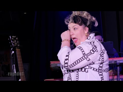 Kaz Hawkins  "Surviving" Live Paris 2022