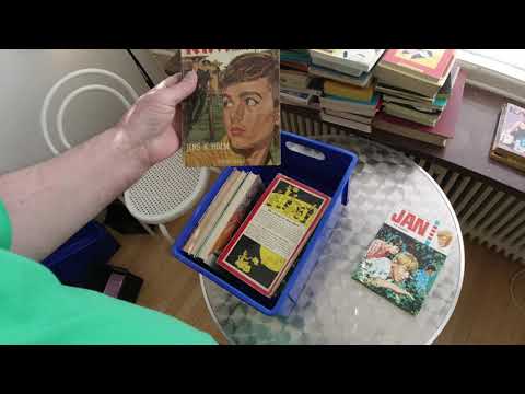 MongoTV_6236 - Kigger På Flyttekasser i Forstue Stået 7 År - Del 165 - Smider Bøger UD