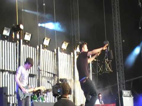 Videoclip de Girls & Boys (Live in Hyde Park, London 3/7/09) — Blur