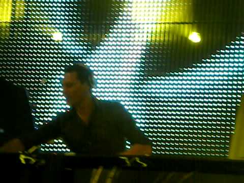 [TIESTO] live @ ROSELAND NYE 12/31/2008...[JAMES DOMAN - "EVERYTHING'S GONNA BE ALRIGHT"]