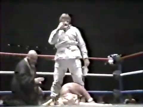 Paul Orndorff goes undercover as Kim Chee w/Kamala to attack Hulk Hogan - 2/14/1987 - WWF