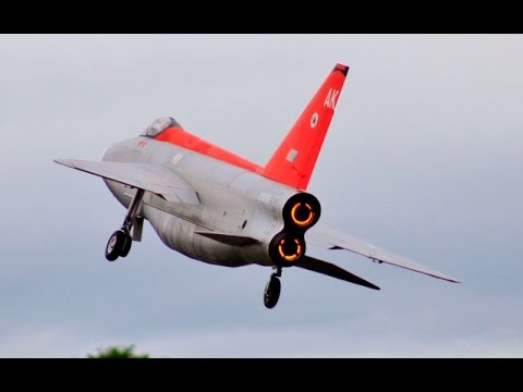 GIANT 1/4 SCALE RC ENGLISH ELECTRIC LIGHTNING - (WORLDS LARGEST) DAVE JOHNSON LMA RAF COSFORD - 2016