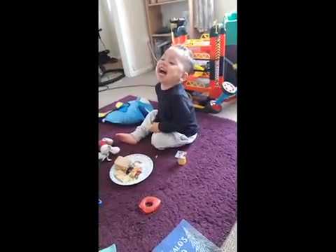 Little Kid Mocks His Dad's Northern Accent! Car on't road :p