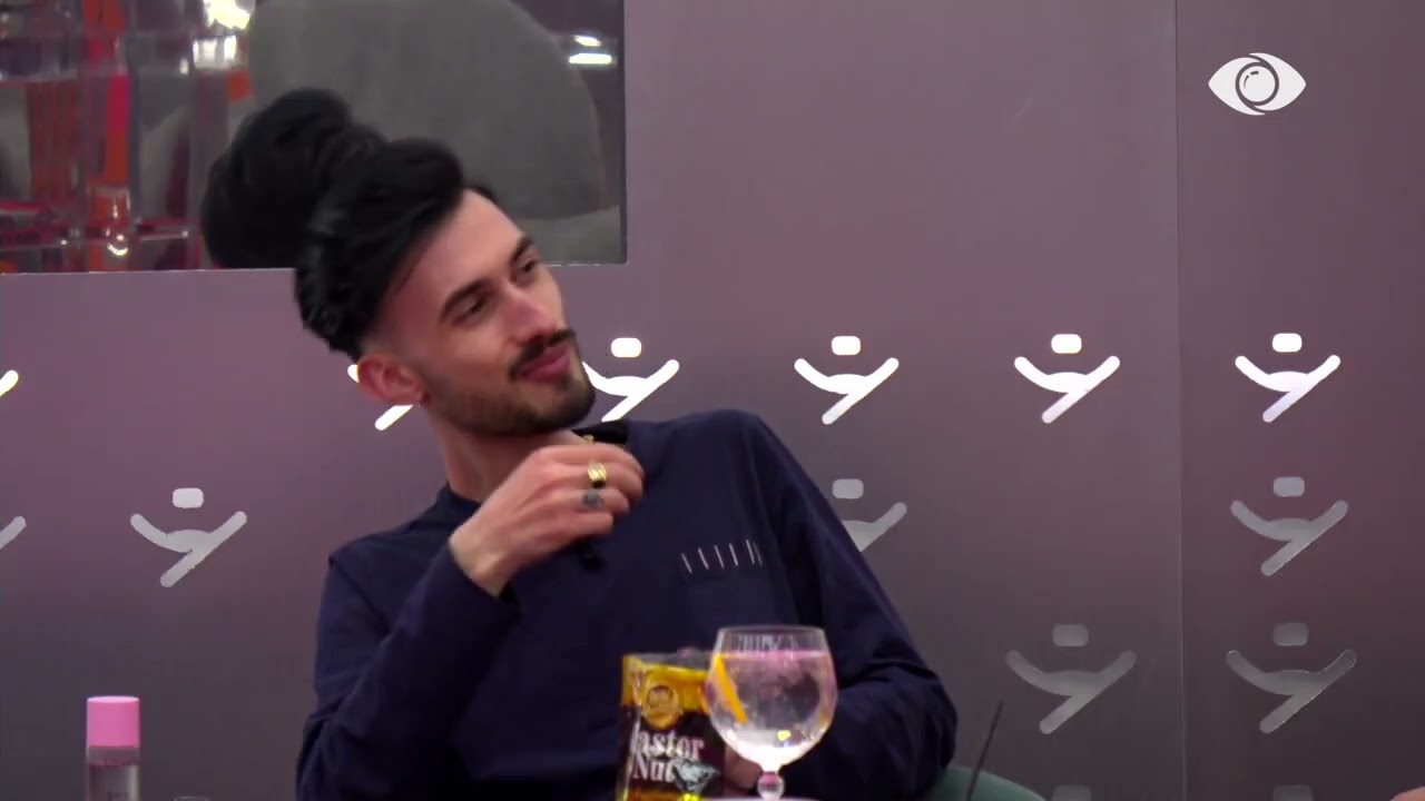 “Unë jam i drejtë, ju bëni skema nën tokë”/ Kristi bisedon me Mirin dhe Lornën